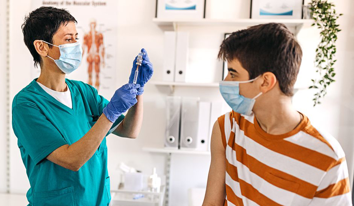 Single jab recommended for 12 to 15-year-olds by UK's top doctors